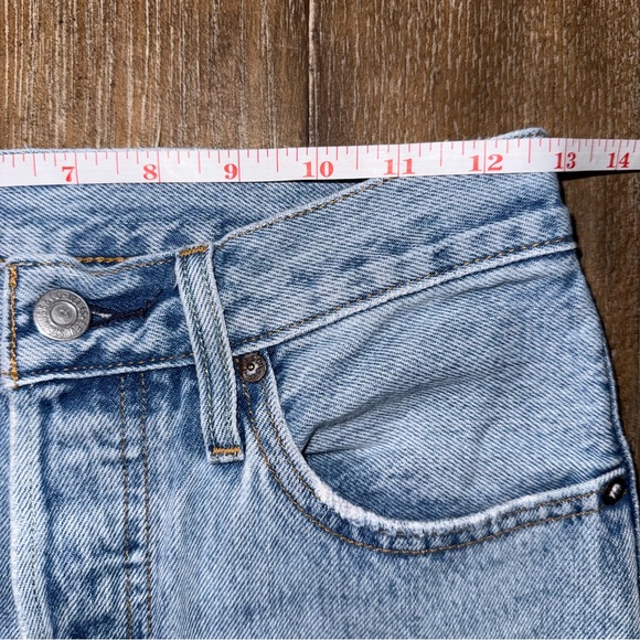 Vintage 501 Levi’s high waisted straight tapered leg button fly mom jean 23 crop